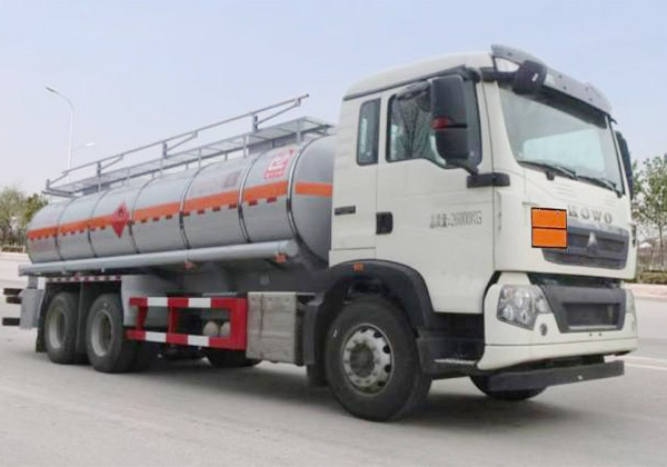 易燃液體罐式運(yùn)輸車(chē)