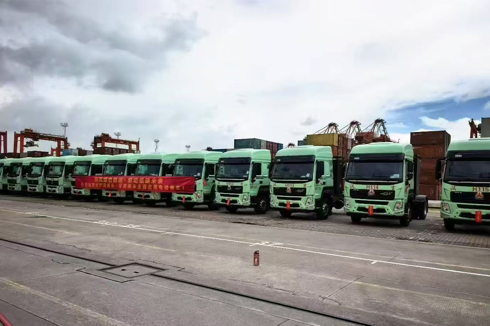 純電牽引車(chē)批量交車(chē)